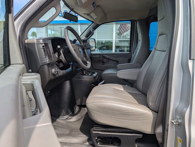 2024 Chevrolet Express Passenger 3500 1LS