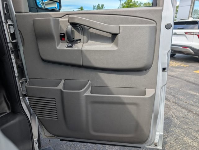 2024 Chevrolet Express Passenger 3500 1LS
