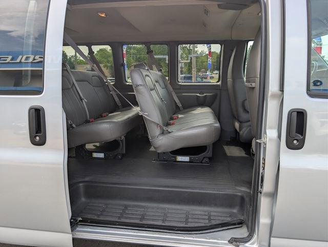 2024 Chevrolet Express Passenger 3500 1LS