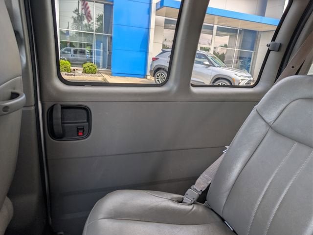 2024 Chevrolet Express Passenger 3500 1LS