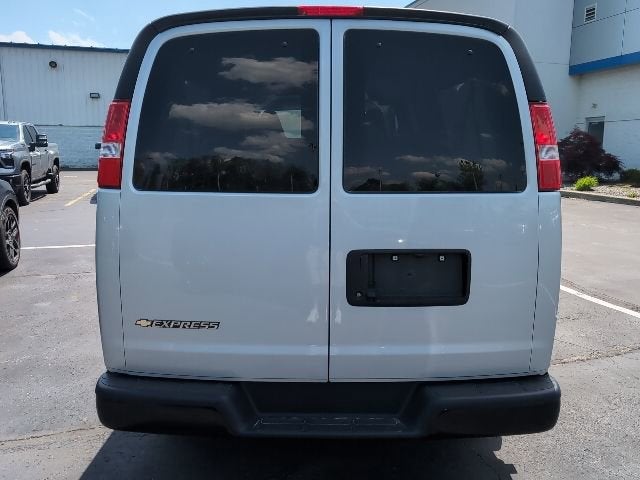 2024 Chevrolet Express Passenger 3500 1LS