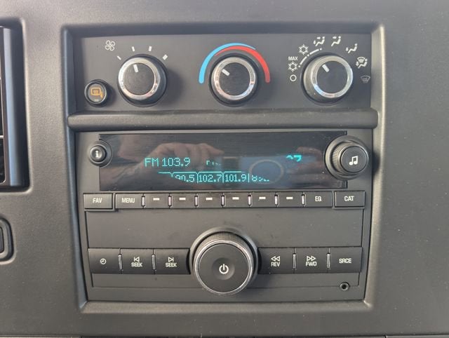 2024 Chevrolet Express Passenger 3500 1LS