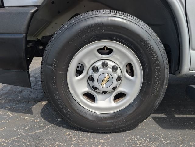 2024 Chevrolet Express Passenger 3500 1LS