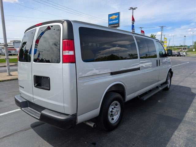 2024 Chevrolet Express Passenger 3500 1LS