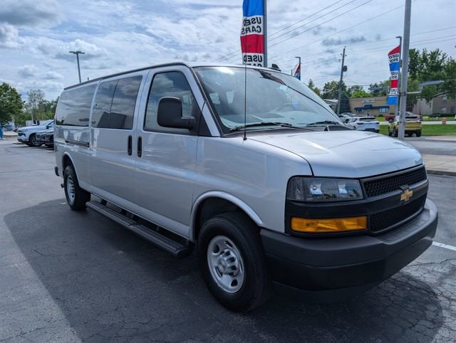 2024 Chevrolet Express Passenger 3500 1LS