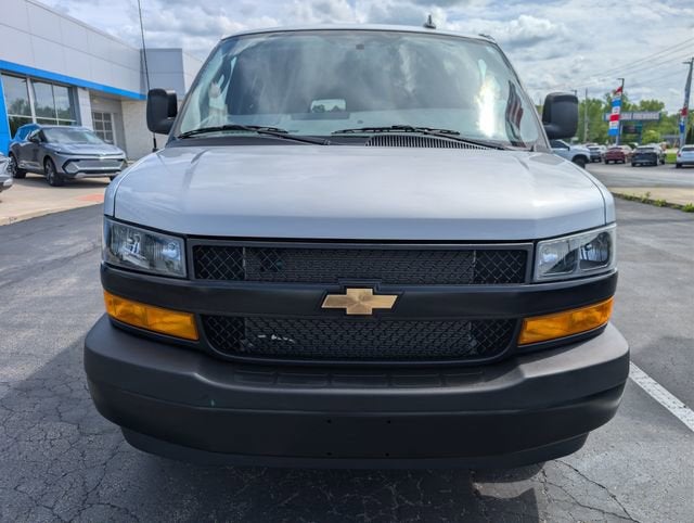 2024 Chevrolet Express Passenger 3500 1LS