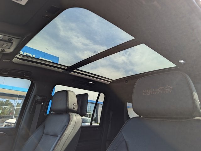 2023 Chevrolet Suburban High Country