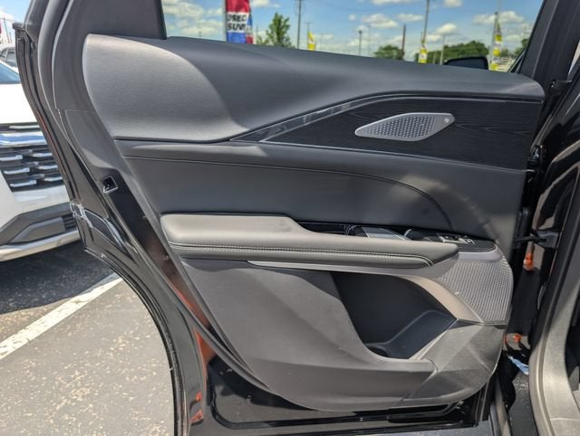 2024 Cadillac LYRIQ Luxury 2