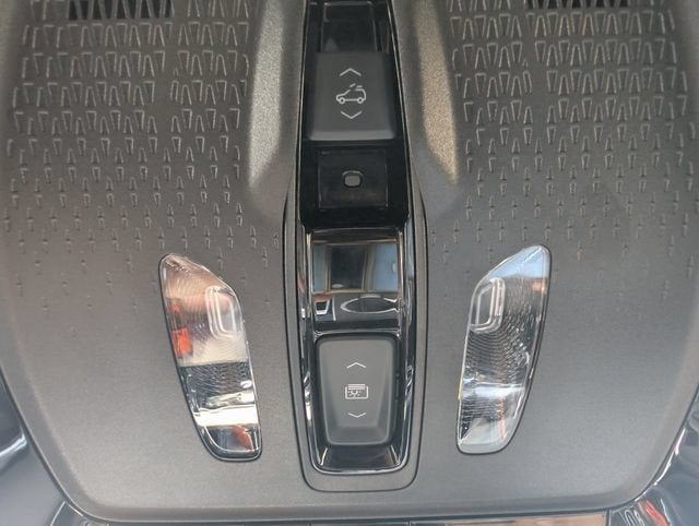 2024 Cadillac LYRIQ Luxury 2