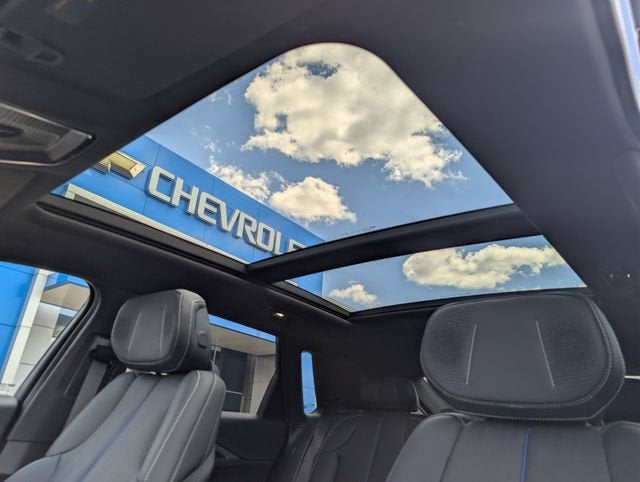 2024 Cadillac LYRIQ Luxury 2