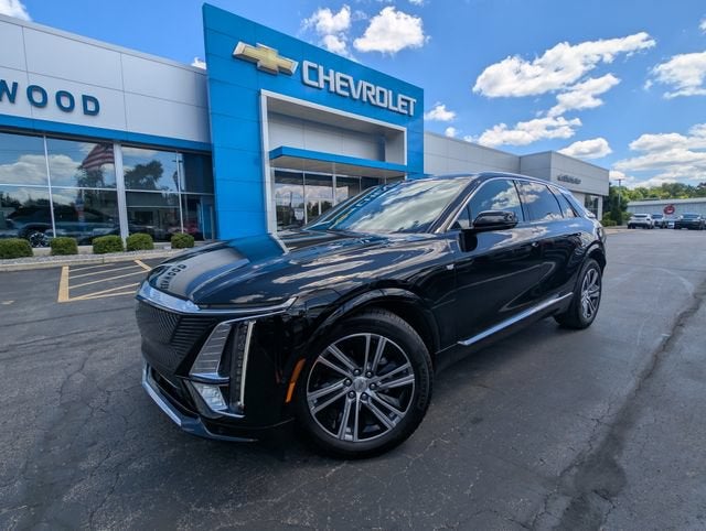 2024 Cadillac LYRIQ Luxury 2