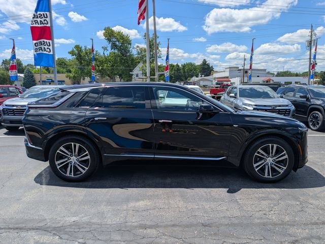2024 Cadillac LYRIQ Luxury 2