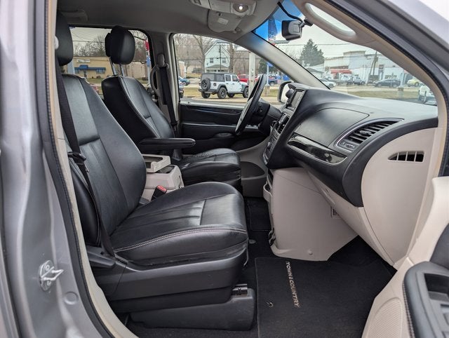 2015 Chrysler Town & Country Touring