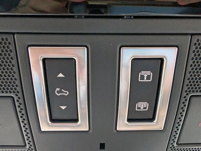 2025 Land Rover Defender S